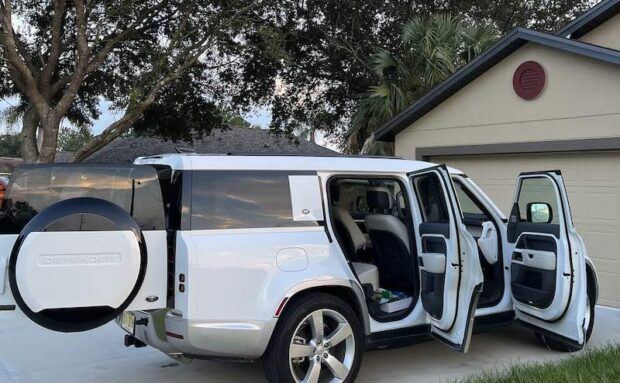 Land Rover Defender 130 con 3 filas y 8 asientos