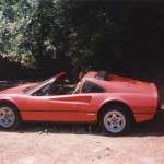 Uno de varios autos Ferrari que se usaron en la serie de Magnum