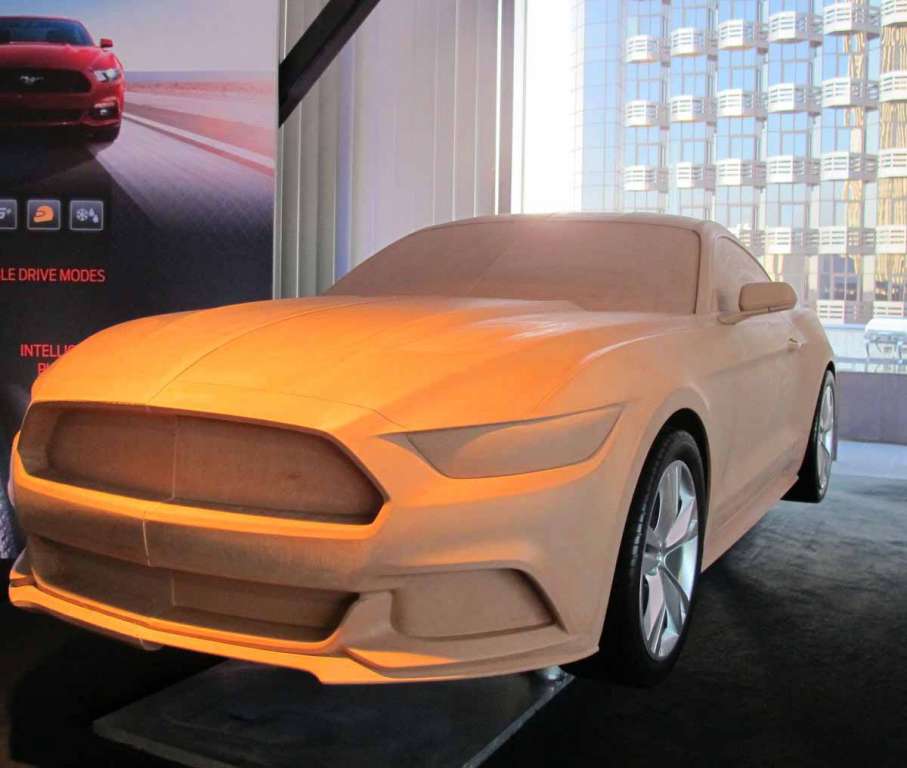 Un Ford Mustang 2015 hecho en arcilla
