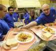 Voluntarios Ford lucha contra el hambre USA