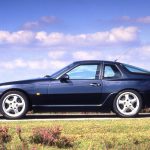 Esta versión fue fabricada en exclusivo para el mercado del Reino Unido. Se vendió en un periodo muy corto: 1992-1995, y se ofrecía como cupé y como convertible. Fue el último Porsche con motor delantero hasta que llegó el Cayenne y el Panamera.