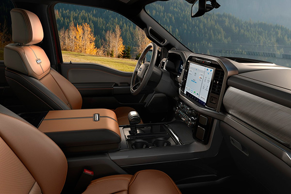Integra la suite de seguridad Ford Co-Pilot360 2.0 con frenado autónomo y detección de peatones.
