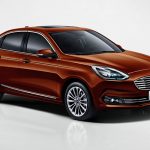 Ford vende un sedán compacto en China que se coloca por debajo del Focus, para el que eligió el nombre Escort. Se vende con un motor atmosférico 1.5 l de 122 hp.