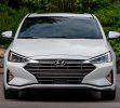 Hyundai Elantra. Aunque es reconocible la parrilla de “cascada”, el Elantra más reciente muestra trazos afilados inéditos en su segmento. Resultaba el modelo más propositivo de Hyundai hasta la Tucson.