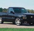 Chevrolet Silverado SS 2003. Chevrolet recuperó la denominación SS, ahora en la Silverado 1500, que recibe el V8 6.0 l Vortec, con 345 hp y 380 lb-pie, con una transmisión 4L65E de cuatro cambios. Se ofreció una variante RWD opcional que al final fue la única opción disponible. En 2006 se añadió una edición limitada Intimidator SS.