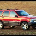 Jeep ya había comenzado el desarrollo de la Grand Cherokee incluso antes de pasar a formar parte de Chrysler, pero el modelo se retrasó durante la venta. El tiempo de la Grand Wagoneer se extendió unos años más, pero al final, la Grand Cherokee llegó en 1992, con una carrocería monocasco, mientras la Grand Wagoneer era de bastidor.