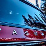 En la portezuela trasera notarán de nuevo grandes letras con el nombre Wagoneer. Pese a estos grandes detalles, en Jeep han preferido no “saturar” la lámina, como ocurre con otros modelos de la competencia. El precio inicia en $57,995 dólares, en el espectro alto de su segmento.