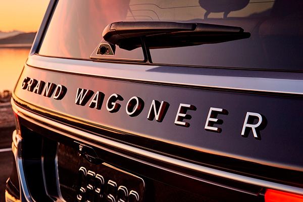 jeep-grand-wagoneer-2022.jpg