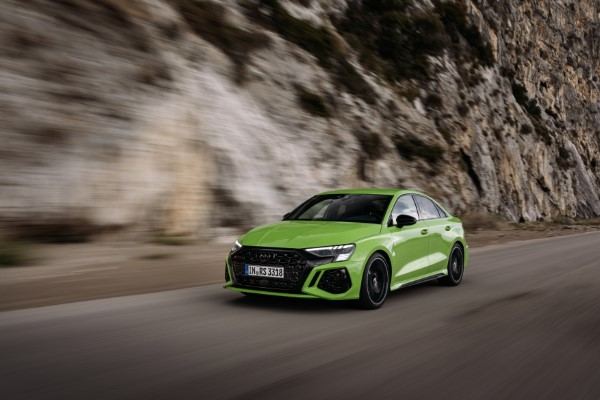 El 2023 Audi RS3 alcanza las 60 millas 3.6 segundos.