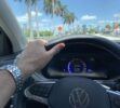 Marco Carvajal conduciendo el Volkswagen Taos