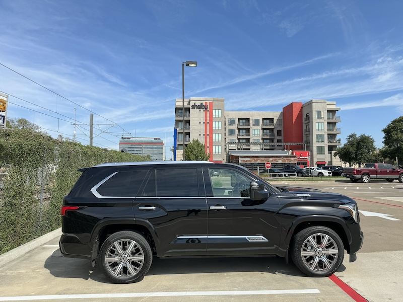 Toyota Sequoia Capstone 2024 comodidad al volante